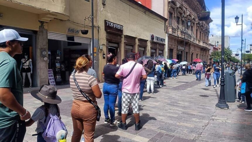 León, Gto.: Madres reciben el apoyo de la Tarjeta Rosa hoy