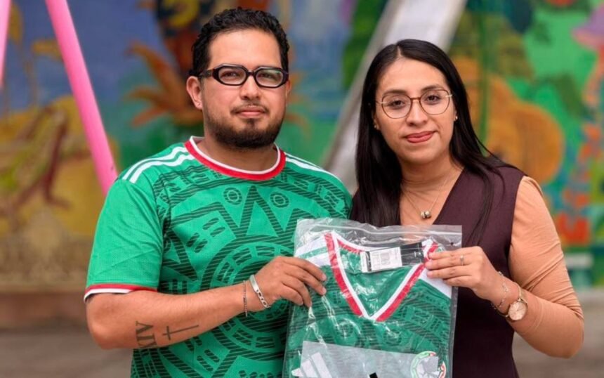 México: Alcaldesa de Tenancingo reparte playeras del Tri en periodo incierto