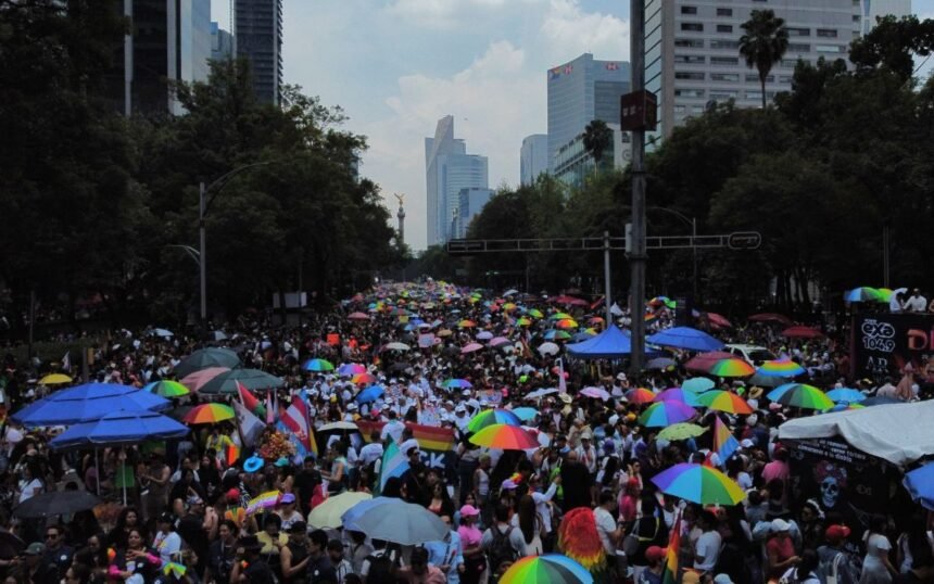 México celebra la Marcha del Orgullo en pro de la igualdad y la paz