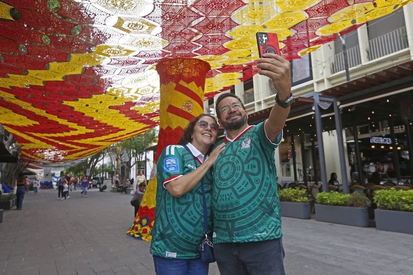 Mexico's Woven Canopy: 200 Women Create a Stunning Masterpiece