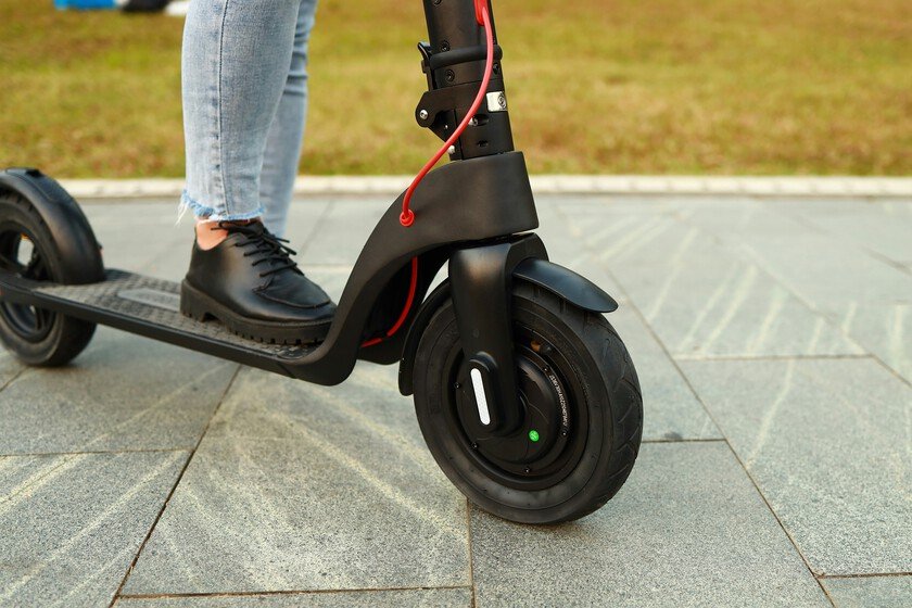 Policía detiene patinete eléctrico modificado en una persecución impactante