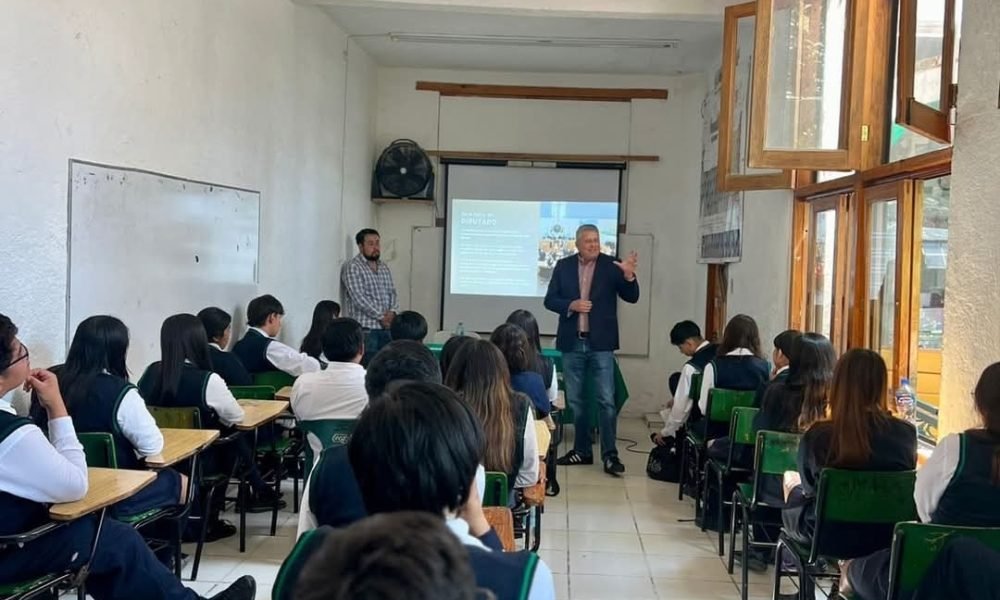 San Miguel de Allende: Visitas guiadas al Congreso tras encuentros educativos
