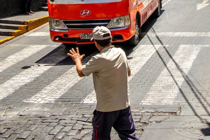 La psicología detrás de agradecer a conductores al cruzar calles
