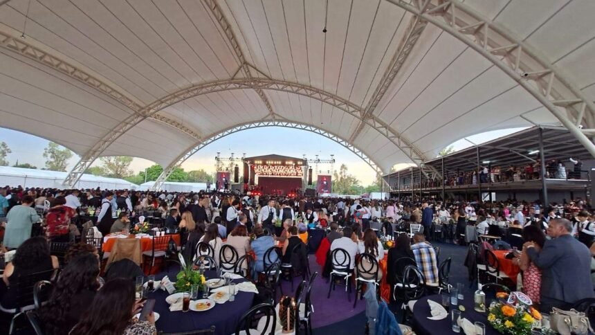 León, Gto.: Maestros celebran con Gloria Trevi en el SNTE 45