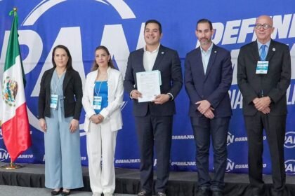 Salamanca, Gto.: Anselmo Conejo se postula para la presidencia municipal