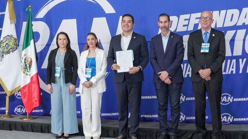 Salamanca, Gto.: Anselmo Conejo se postula para la presidencia municipal