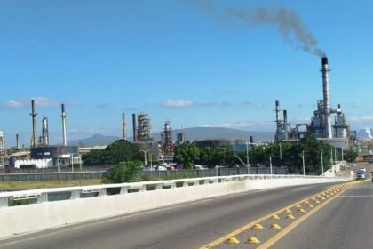 Salamanca, Gto.: Brigadas contra incendios protegen a trabajadores locales