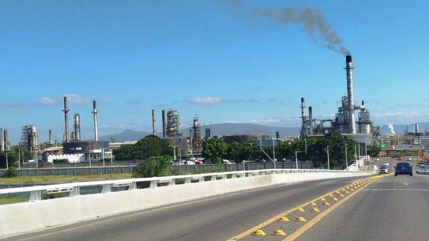 Salamanca, Gto.: Brigadas contra incendios protegen a trabajadores locales