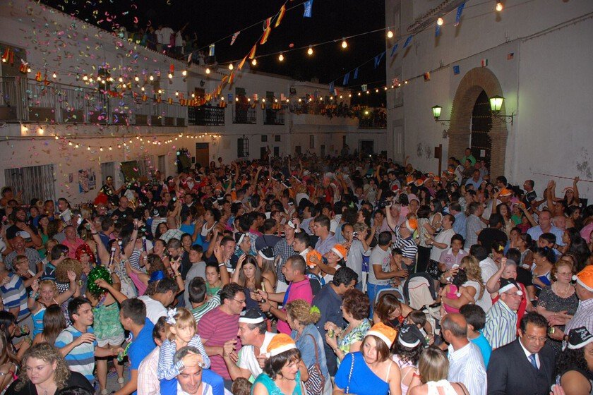 Alpujarra granadina: Celebración única de Nochevieja en agosto