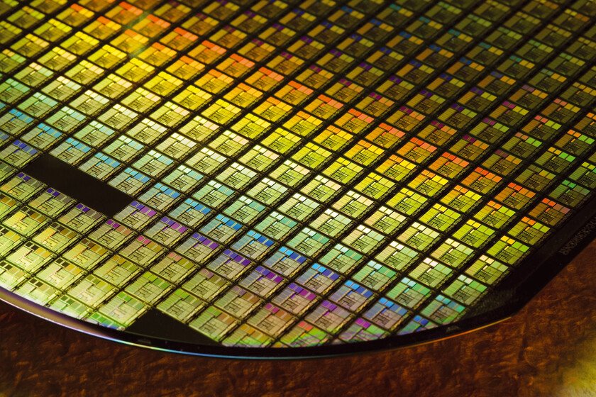 Avance en chips: de un déficit del 92% a solo 34%