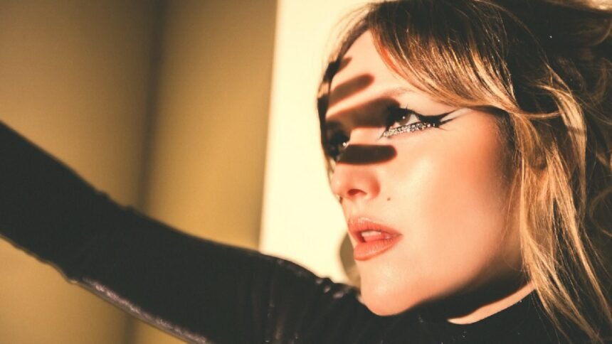 Denise Gutiérrez se transforma en Blondie en el Rock Jude Fest