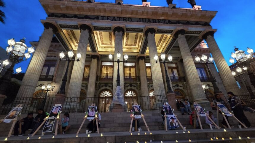 Guanajuato Capital: Exigen justicia por desaparecidos en Teatro Juárez
