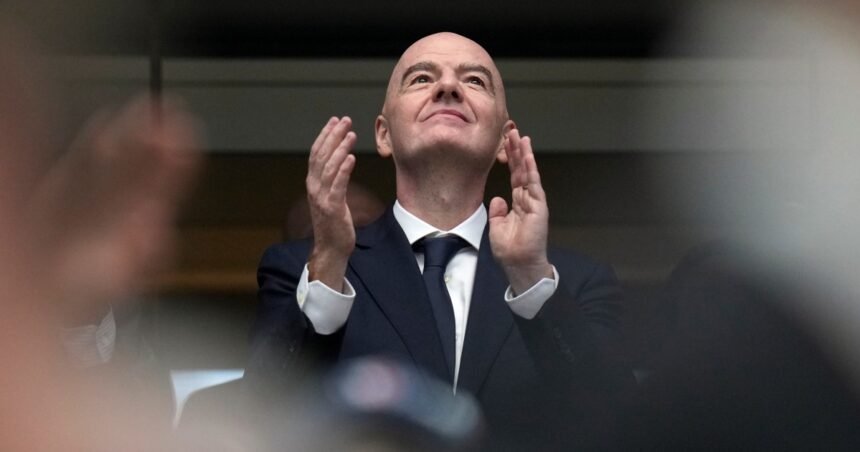 Infantino busca votos de Conmebol para consolidar su mandato en la FIFA