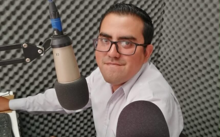 Iván Michel Atilano, locutor desaparecido en Oaxaca, México, desde agosto