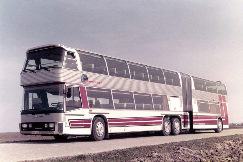 Jumbocruise: cómo el Titanic de los autobuses colapsó por sus fallos