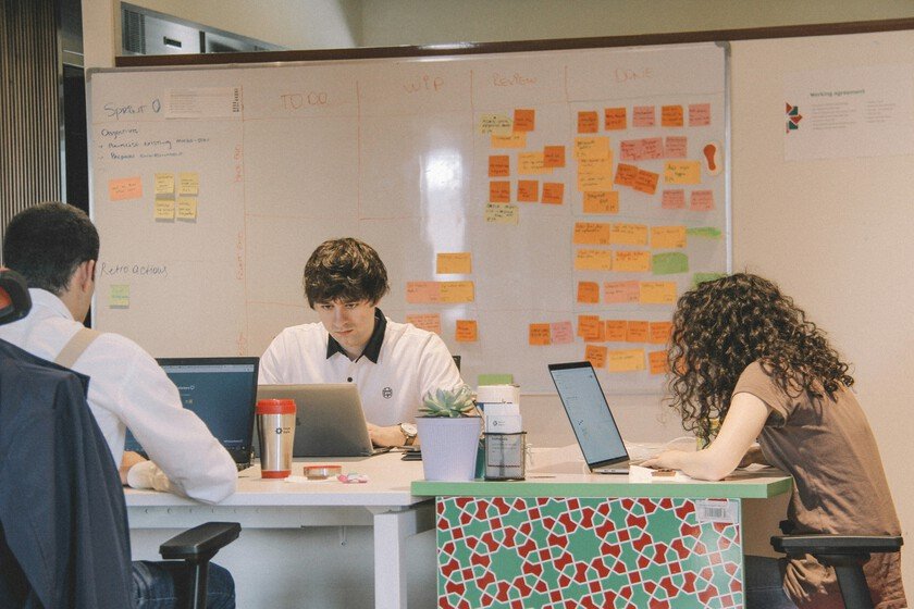 La IA transforma el empleo: afecta a quienes no se adaptan