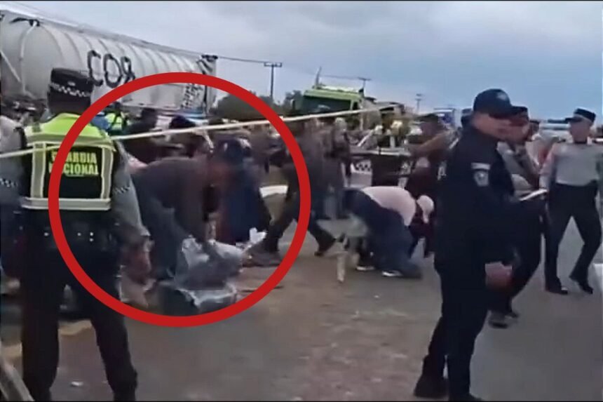 México: Rapiña en Axapusco tras volcadura de camión con mezclilla