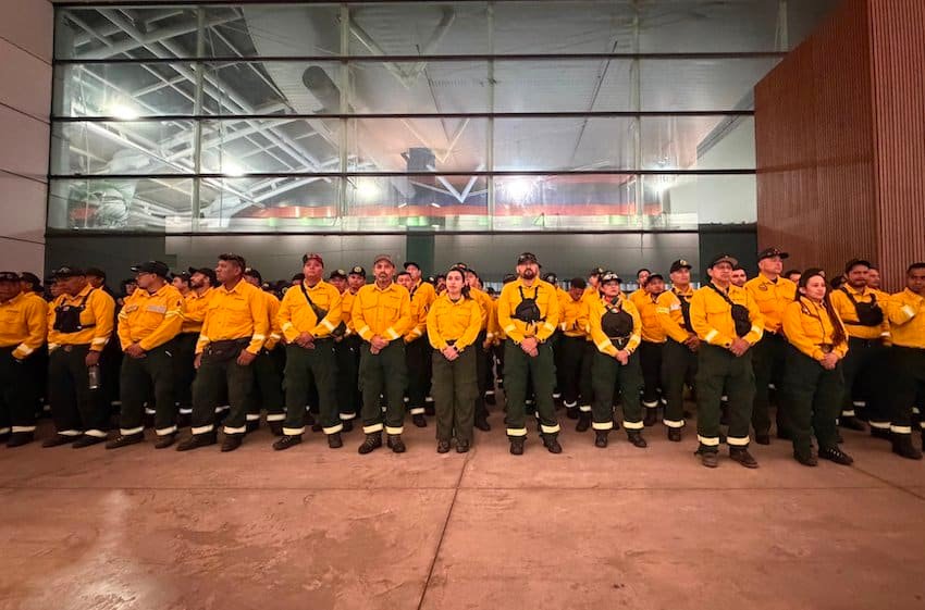 Mexico Sends 300 Firefighters to Support Battle Against Wildfires