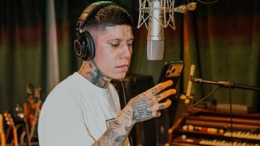 Santa Fe Klan sorprende a fans con tatuajes y cortes gratuitos en su barrio
