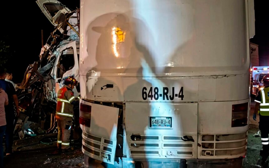 Accidente en Nayarit: Cuatro muertos y 20 heridos en autobús