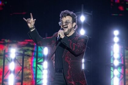 Aleks Syntek deja México tras conmoción por polémica en Benito Juárez