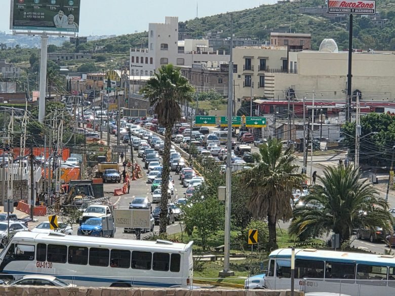 Caos vial en Guanajuato Capital tras accidente de FSPE