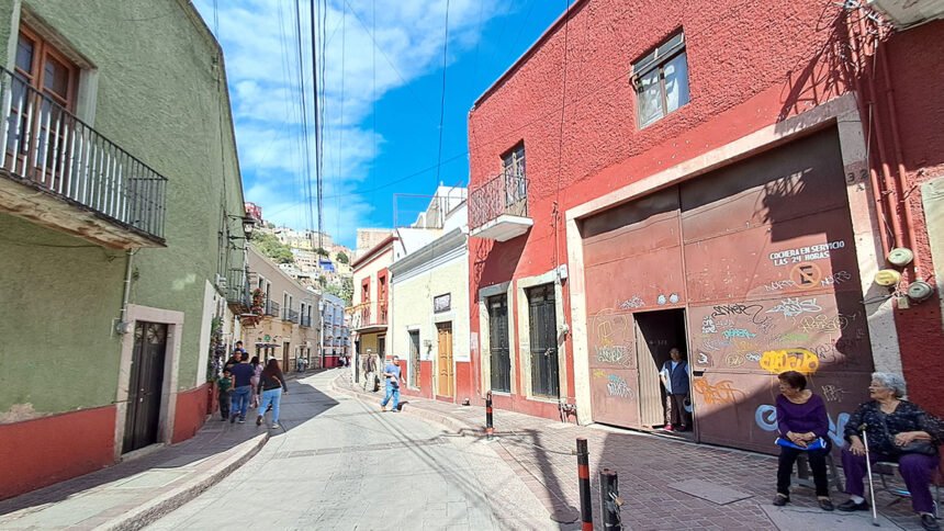 Cierre de calles en Guanajuato Capital por bacheo en el Centro