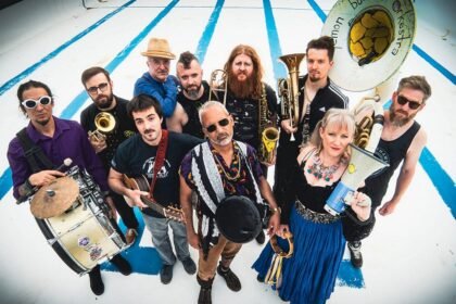 Lemon Bucket Orkestra revienta el Cervantino con su fusión vibrante