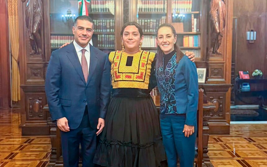 México: Diseñadora muxe Elvis Guerra se reúne con Sheinbaum tras agresión
