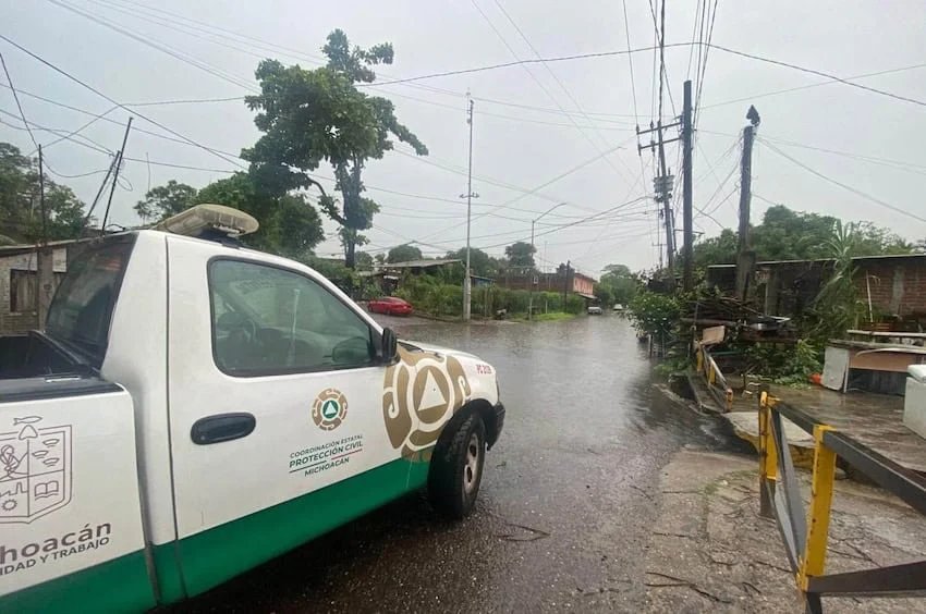 Mexico's Southwest Residents Prepare for Hurricane Polo Impact