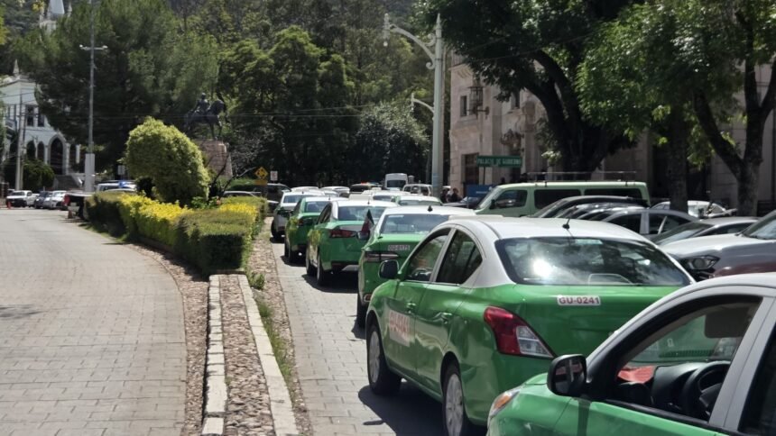 Taxistas de Guanajuato Capital unen fuerzas para mejorar el servicio