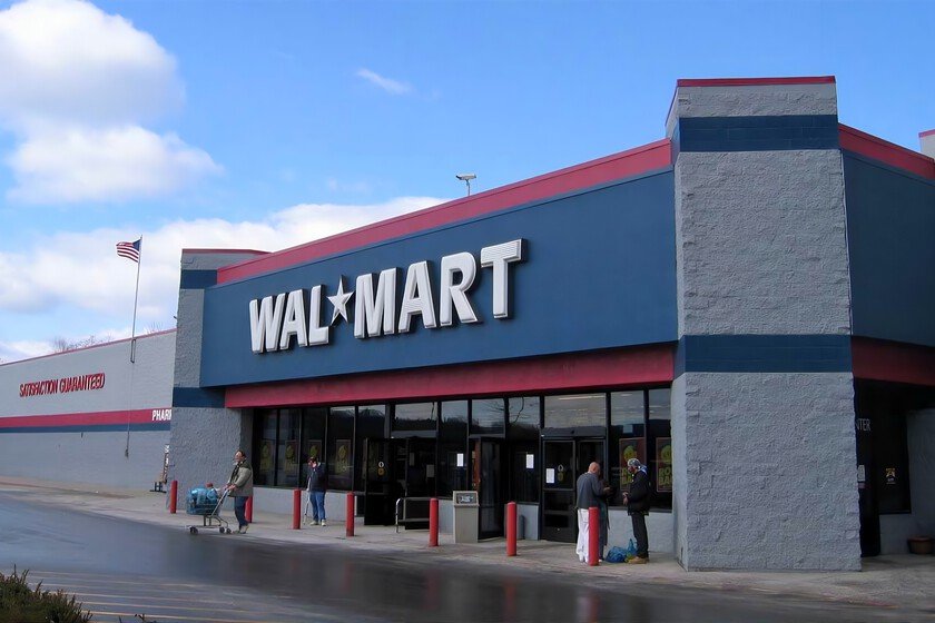 Amazon restringe agentes de IA mientras Walmart los impulsa en su estrategia