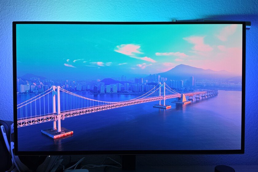 Ambilight transforma mi monitor para jugar y trabajar mejor que nunca.