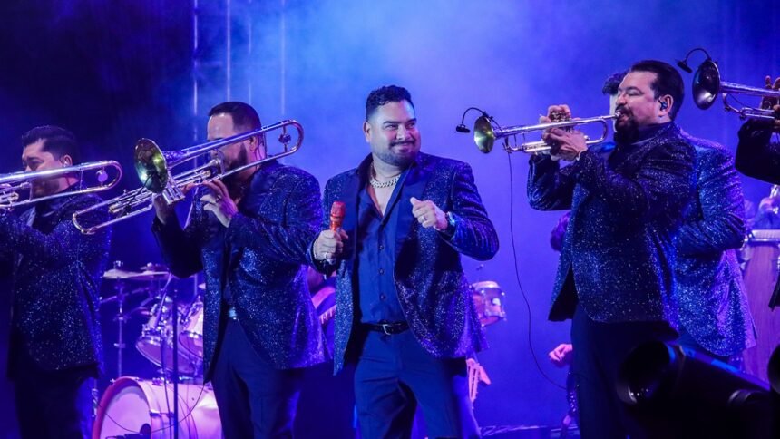 Banda MS enamora y desgarra corazones en León con su música