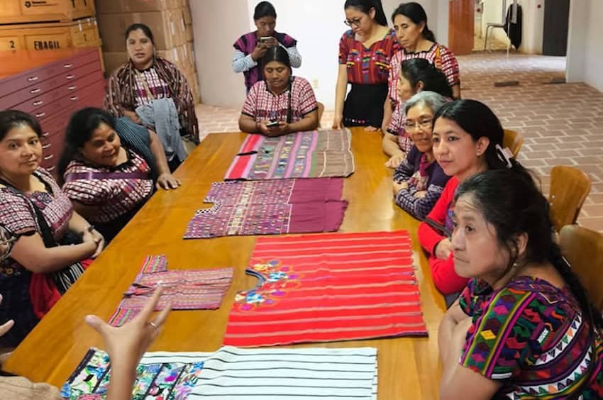 Chiapas Lab Revives Indigenous Clothing for Community Well-Being