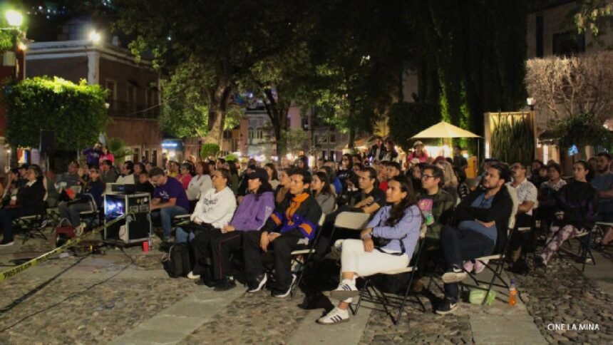 Cine gratuito llega a barrios de Salamanca, Guanajuato y Abasolo