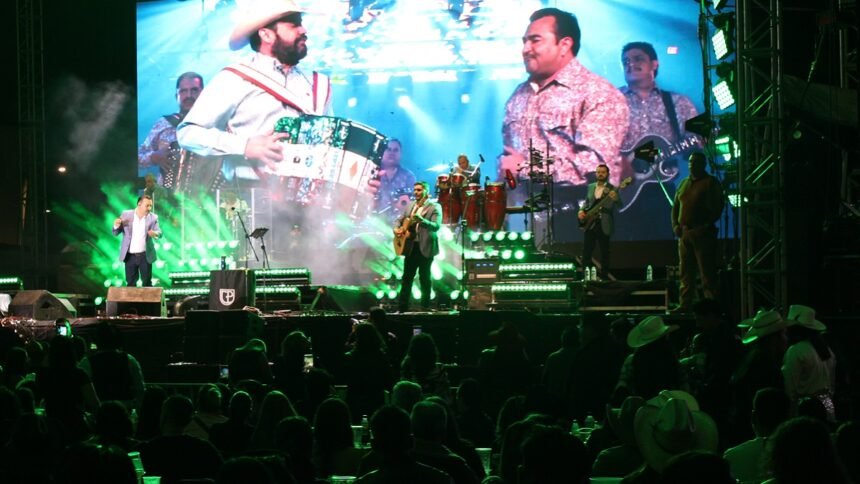 Conjunto Primavera deslumbra en el Teatro del Pueblo con sus éxitos