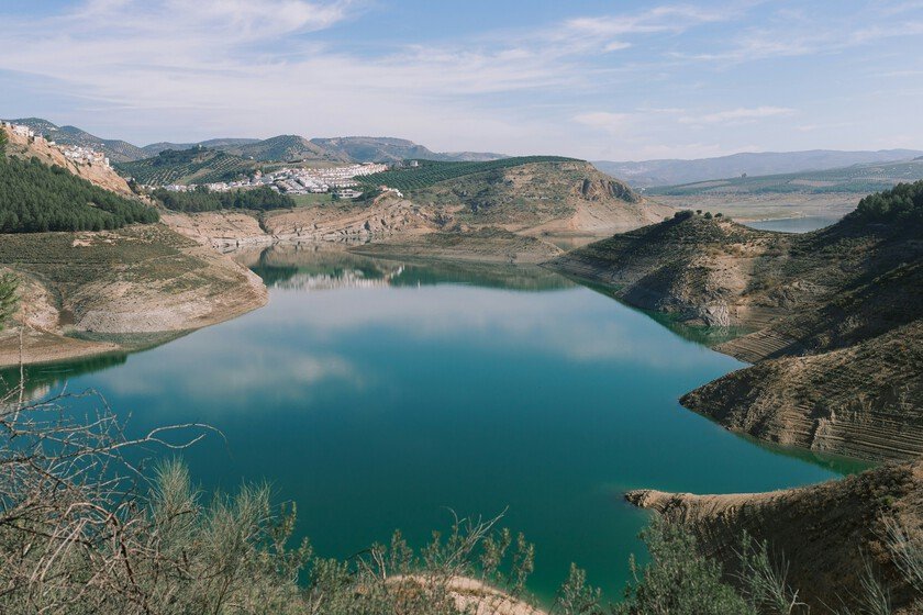 El impacto del siluro en la pesca en el mayor pantano de Andalucía