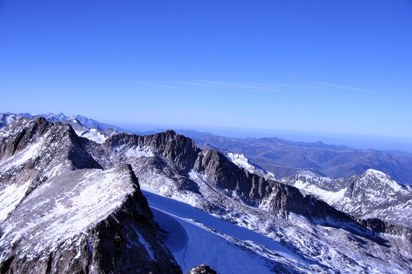Glaciares del Pirineo en riesgo: Fotos del Aneto revelan colapso climático