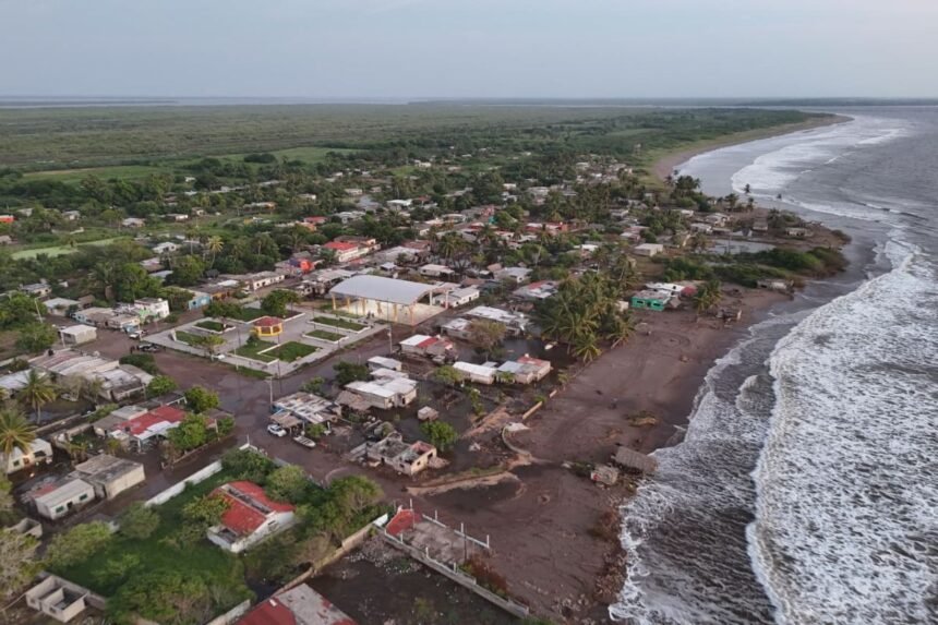 Huracán Simon genera alerta por seguridad en la costa de Nayarit
