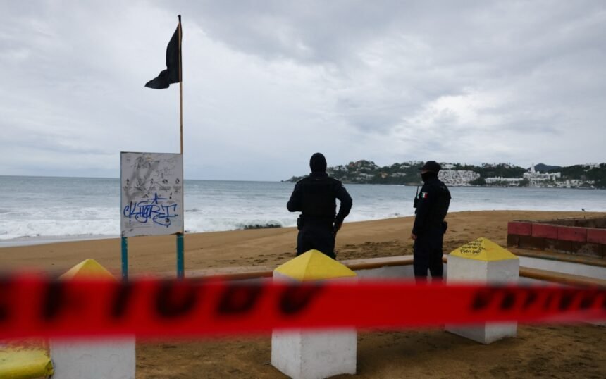 Huracán Simón impacta la vida diaria en cuatro estados de México