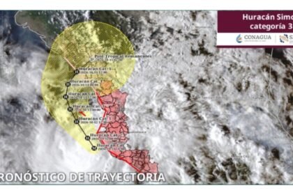 Huracán Simón modifica su ruta y amenaza a Sinaloa, México