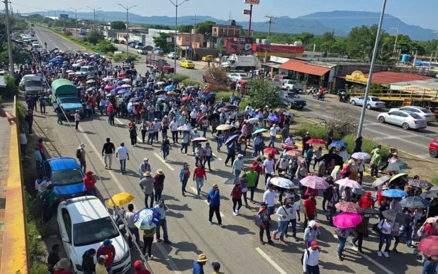 México: CNTE en Oaxaca demanda transparencia en plazas del Ieepo