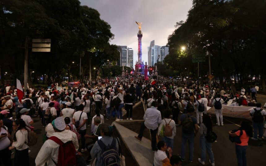 México: Trabajadores del IMSS marchan en CDMX por mejores condiciones