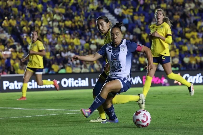 Mexico's Charlyn Corral Honored as Best Striker of the Year