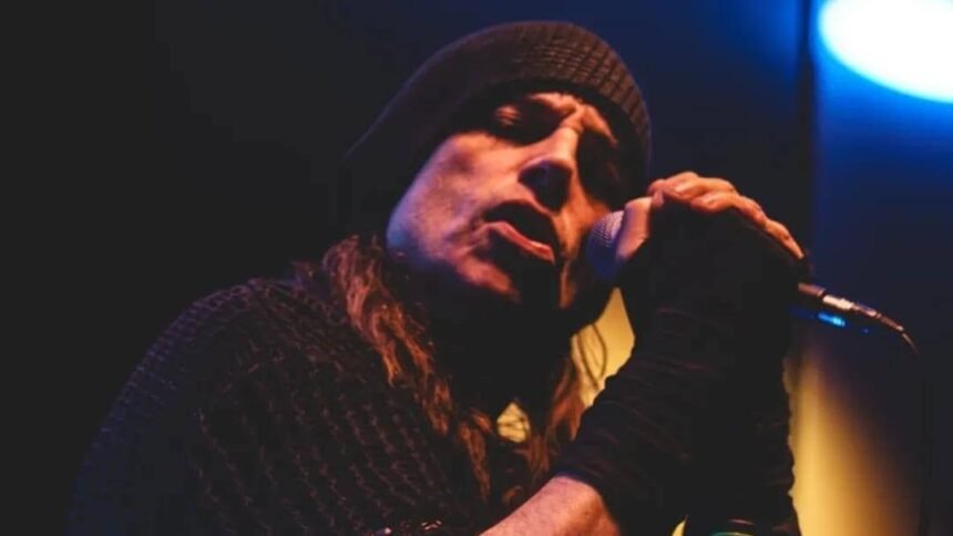 Morti deslumbra en León con su conmovedor show Intemporal Bifronte