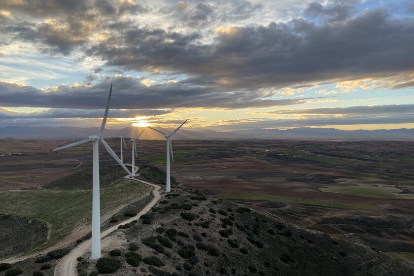 Muel reemplaza 27 aerogeneradores por 3 y mejora su producción un 50%