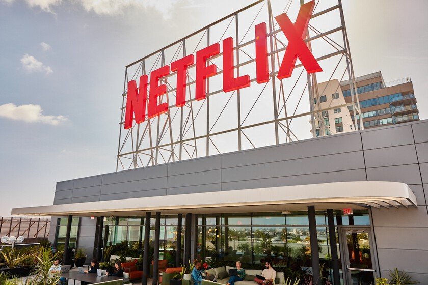 Netflix incrementa ingresos, pero despide directivos y reduce anuncios