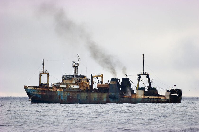 Pesqueros rusos: 500 acercamientos sospechosos a cables submarinos críticos