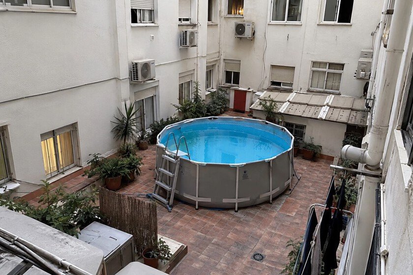Salamanca investiga a vecino por piscina de 2 m³ en patio comunitario